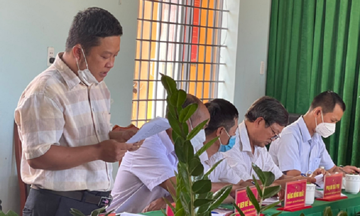 Doan cong tac UBND huyen lam viec tai xa  Ea Hiao 1
